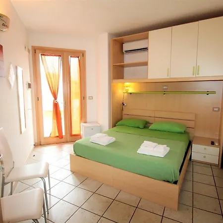 Scoglio Di Pirro Climatizzato A 150 M Dalle Spiagge Salentine Bed & Breakfast *